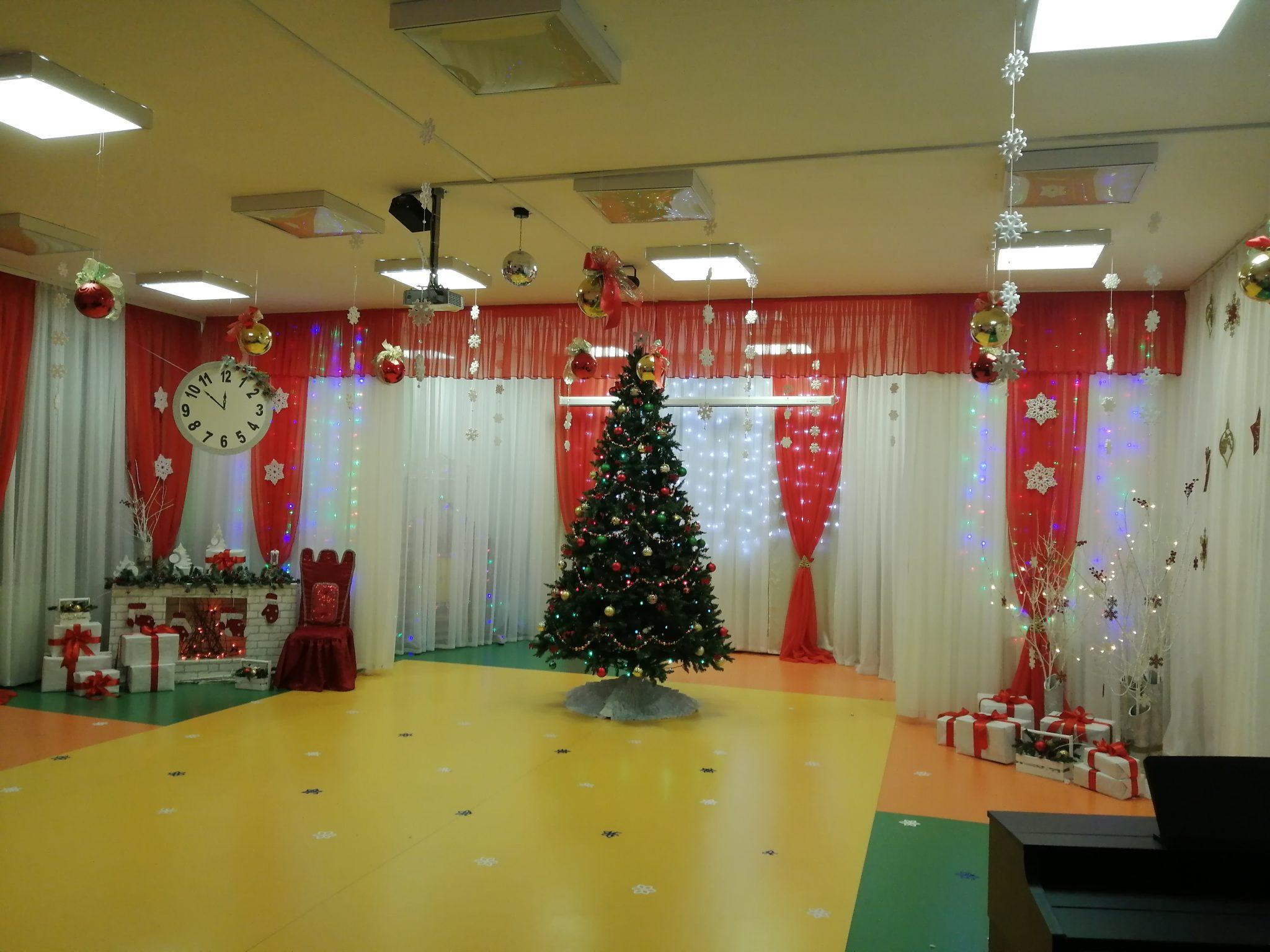 Украшение зала на новый год в детском саду